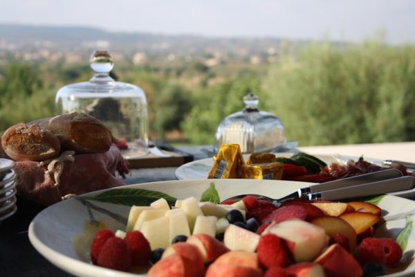 Good Morning Sunshine! A day at the holiday finca should start perfectly with a delicious breakfast - without even having to lay the table. Photo: Caroline Fabian privatecooking-mallorca.com