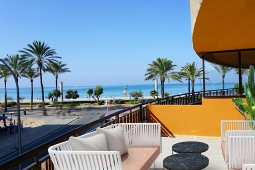 Newly Renovated Apartment On The 1st Sea Line On The Playa De