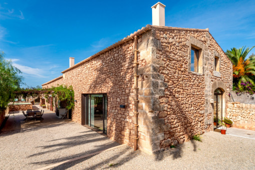 Natural stone façade