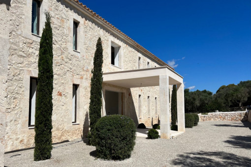 Finca with natural stone front