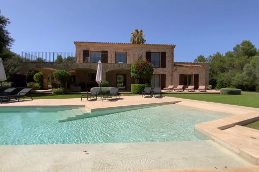 Stylish natural-stone finca with pool and touristic rental licence quietly located in Alcudia