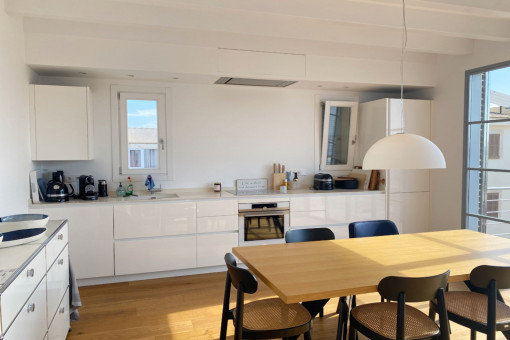 Modern and bright kitchen