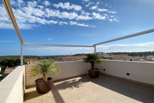 Enchanting town-house with charming patio and roof terrace with sea views in Portocolom