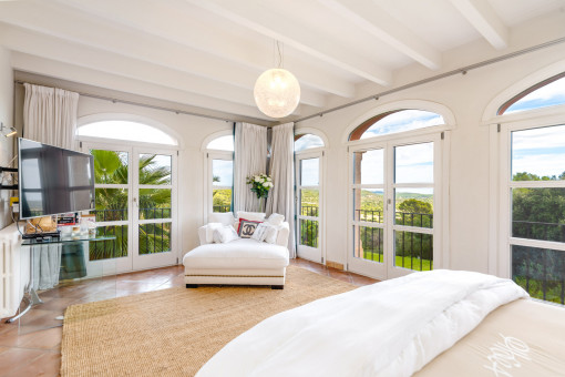 Masterbedroom with panoramic views