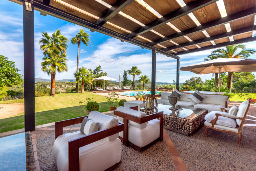 Spacious porched veranda