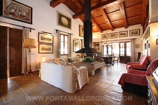 Spacious living room with fireplace