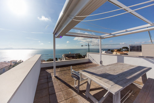 Roof terrace with fantastic sea views