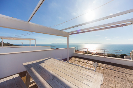 Dining area on the roof terrace