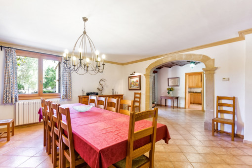 The dining area is separated by an open archway from the entrance hall