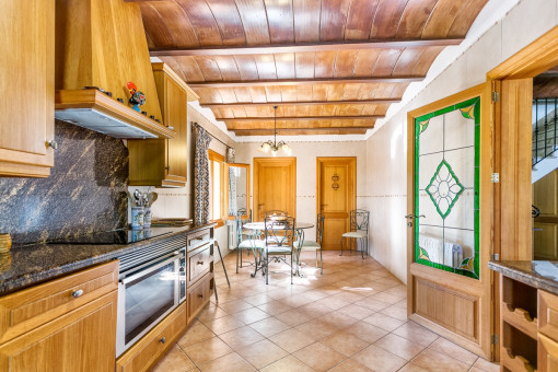 Fully equipped fitted kitchen