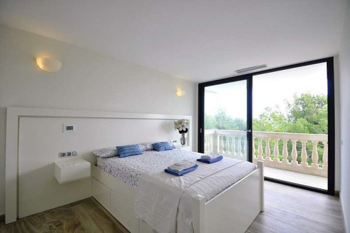 Bedroom with views on the surroundings