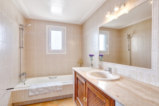 Bathroom en suite with bathtub and natural light