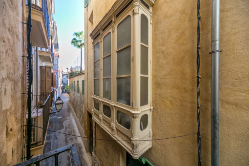 Views of the alley in which the apartment is located