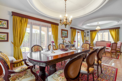 Bright and spacious dining area