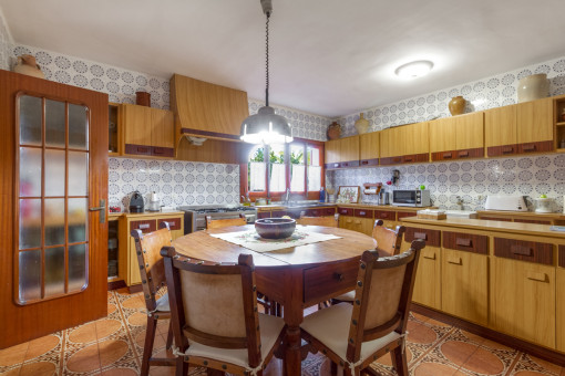 Further dining area in the kitchen