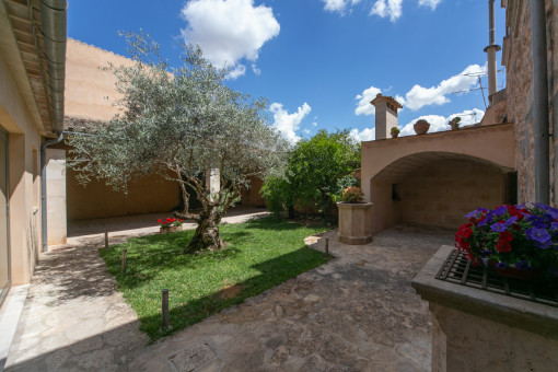 Charming patio with garden