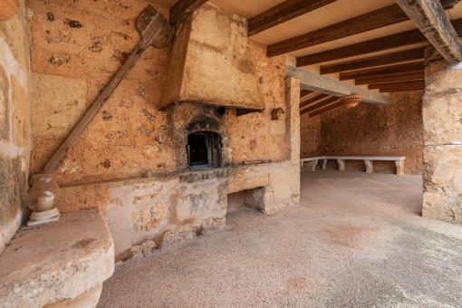 Covered outdoor kitchen