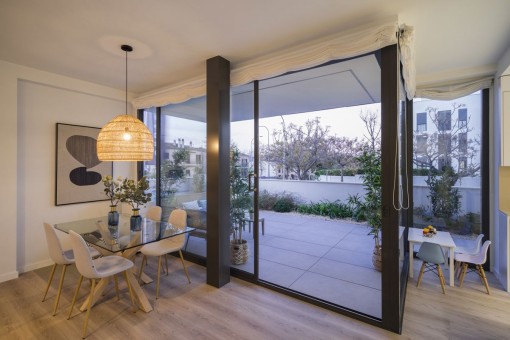 Dining area with terrace access