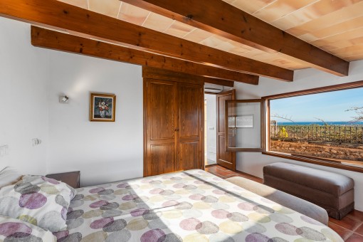Bedroomm with panoarmic sea views