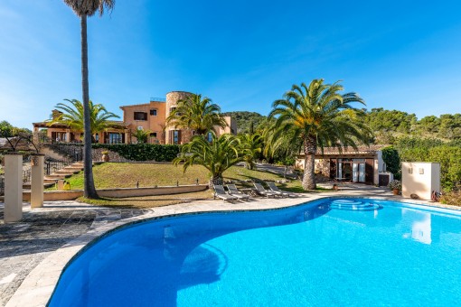 Large, tranquil pool area