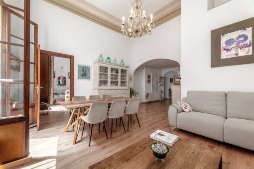 Living area with high ceiling