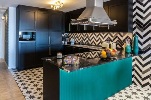 Modern kitchen in black