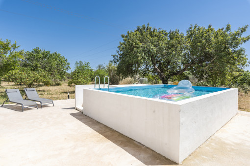 Pool and sun terrace