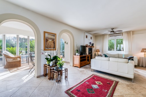 Living area with access to the wintergarden