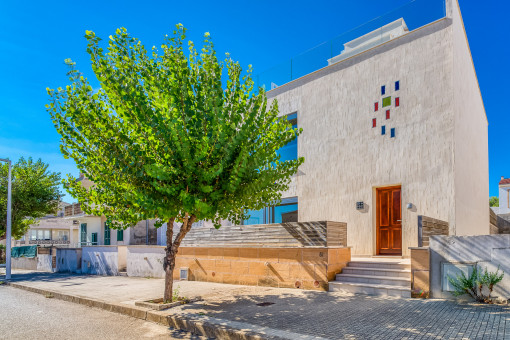 View of the villa from the street