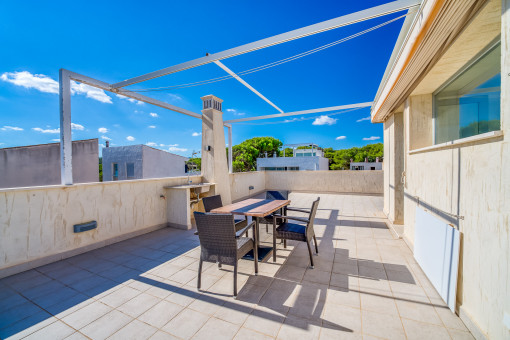 Outdoor dining area on the rooftop