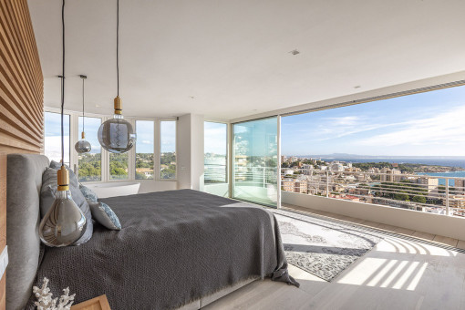 Master double bedroom with bathtub en suite