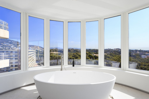 Bath tub en suite