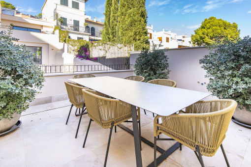 Large outdoor dining area 