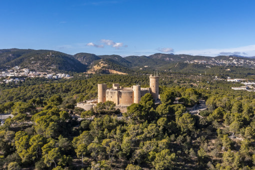 Castle of Bellver in walking distance