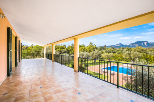 Covered upper terrace with mountain views