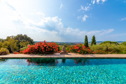 Pool with fantastic landscape views