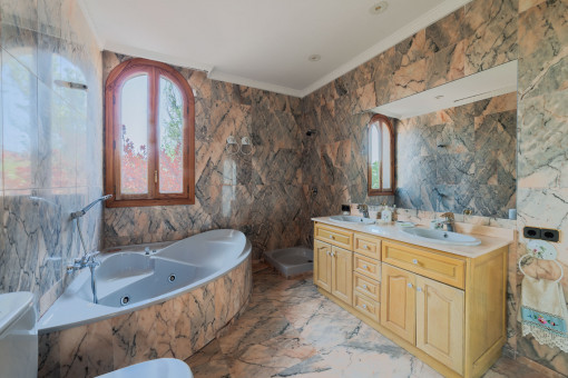 Bathroom with bath tub