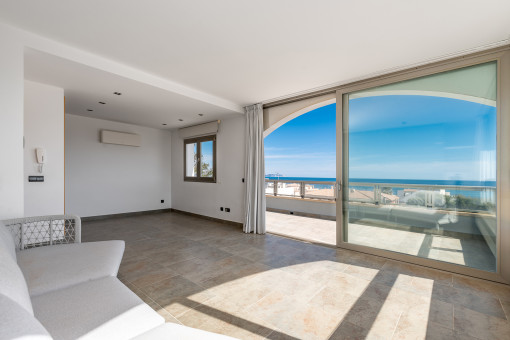 Living room with access to the terrace