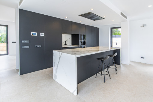 Fully equipped, contemporary kitchen
