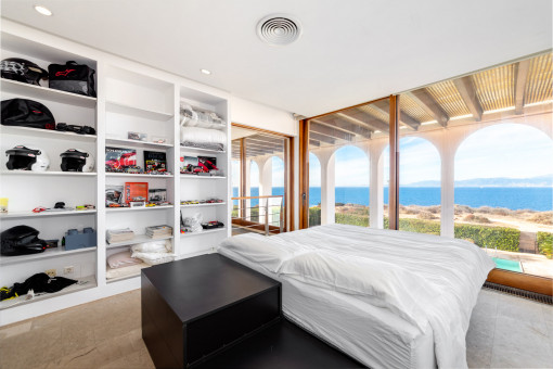 Cosy bedroom with mediterran sea views