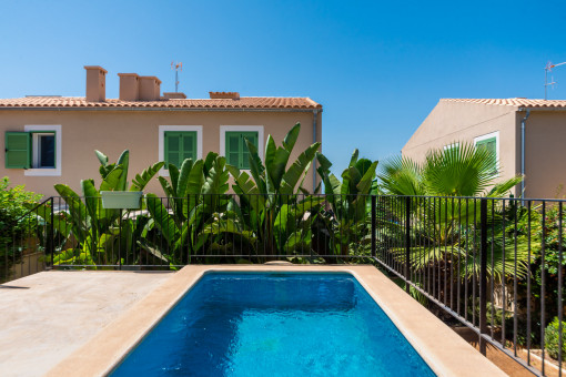 Beautiful semi-detached house in Sa Cabaneta with 4 large bedrooms, pool and sea views