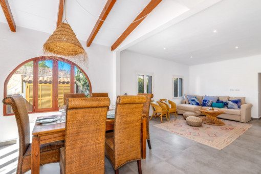 Traditional oak ceiling beams