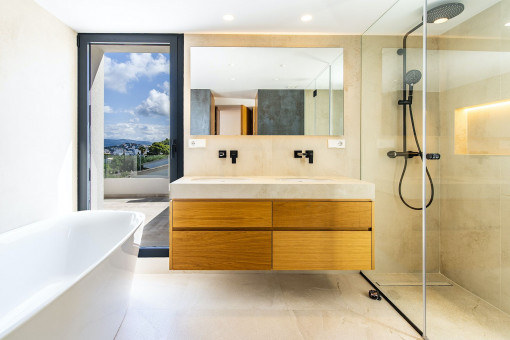 One of 4 bathrooms