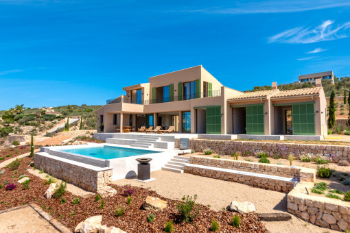 Sensational exclusive villa with stunning views over the bay of Palma for seasonal rent in summer