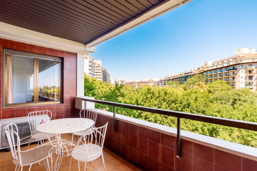 Spacious apartment in the Santa Catalina district in Palma with balcony and offering great potential
