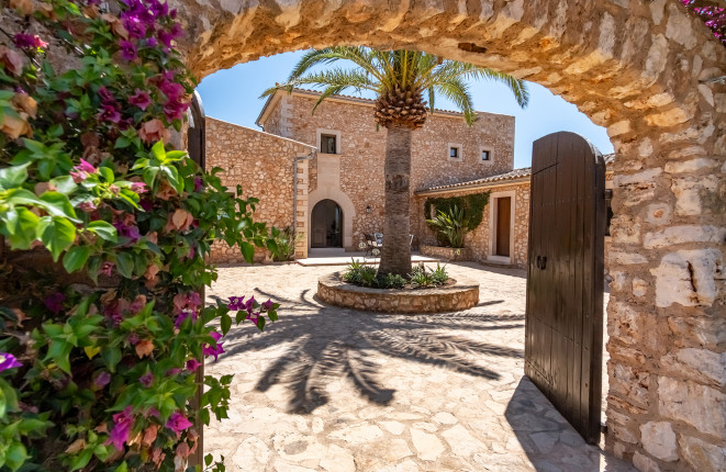 Mediterranean finca-oasis with pool and sea-views near Porto Colom