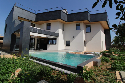 Unique newly-built villa with large roof terrace in Sa Rapita