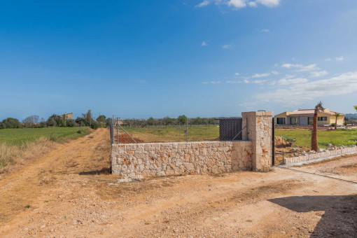 Entrance way to the finca