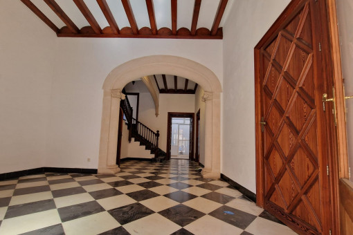 Traditional Mallorcan manor-house in a prime location in Llucmajor