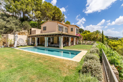 Mediterranean sea-view villa in a wonderful location with great privacy